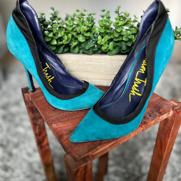 One-of-a-kind stiletto heels - Picture 1 of 8